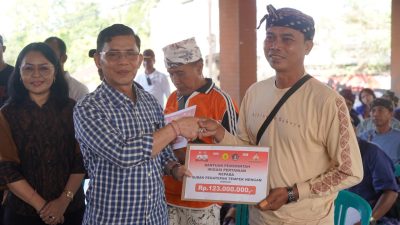 serahkan-bantuan-irigasi-dan-alsintan-kementan-ri-bupati-satria-ajak-petani-bersinergi-kuat-wujudkan-kedaulatan-pangan-di-klungkung