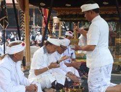 Tangkil Ngaturang Bhakti di Pura Bukit Mentik, Gubernur Koster Tegaskan Komitmen Jaga Peradaban Bali
