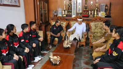 wabup-tjok-surya-lepas-kontingen-kspan-klungkung-menuju-temu-remaja-kspan-provinsi-bali