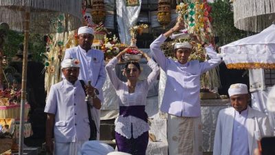 wakil-bupati-klungkung-hadiri-penyineban-dan-nuek-bagia-pule-kerthi-di-pura-gelap-besakih