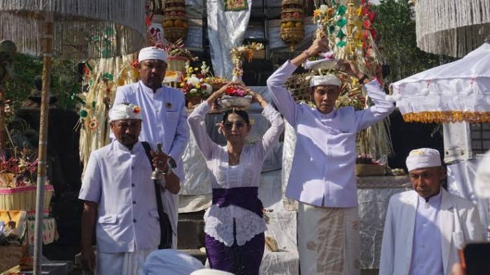 wakil-bupati-klungkung-hadiri-penyineban-dan-nuek-bagia-pule-kerthi-di-pura-gelap-besakih