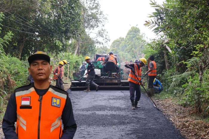 wujud-komitmen-pemkab-buleleng-rehabilitasi-jalan-dencarik-munduk-siap-rampung-desember